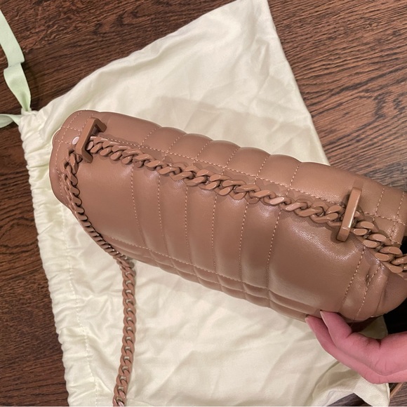 Burberry small Lola quilted lamb skin crossbody bag - Picture 8 of 11